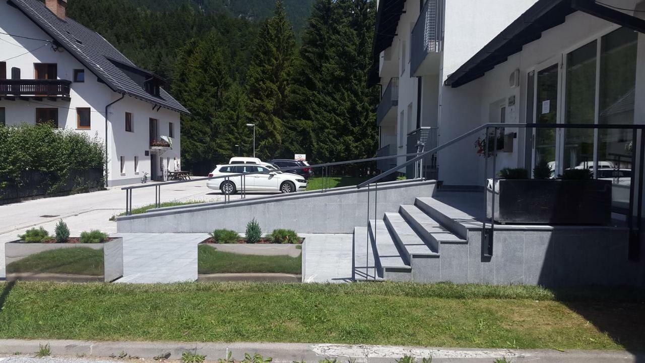 Klass 203 Kranjska Gora Buitenkant foto
